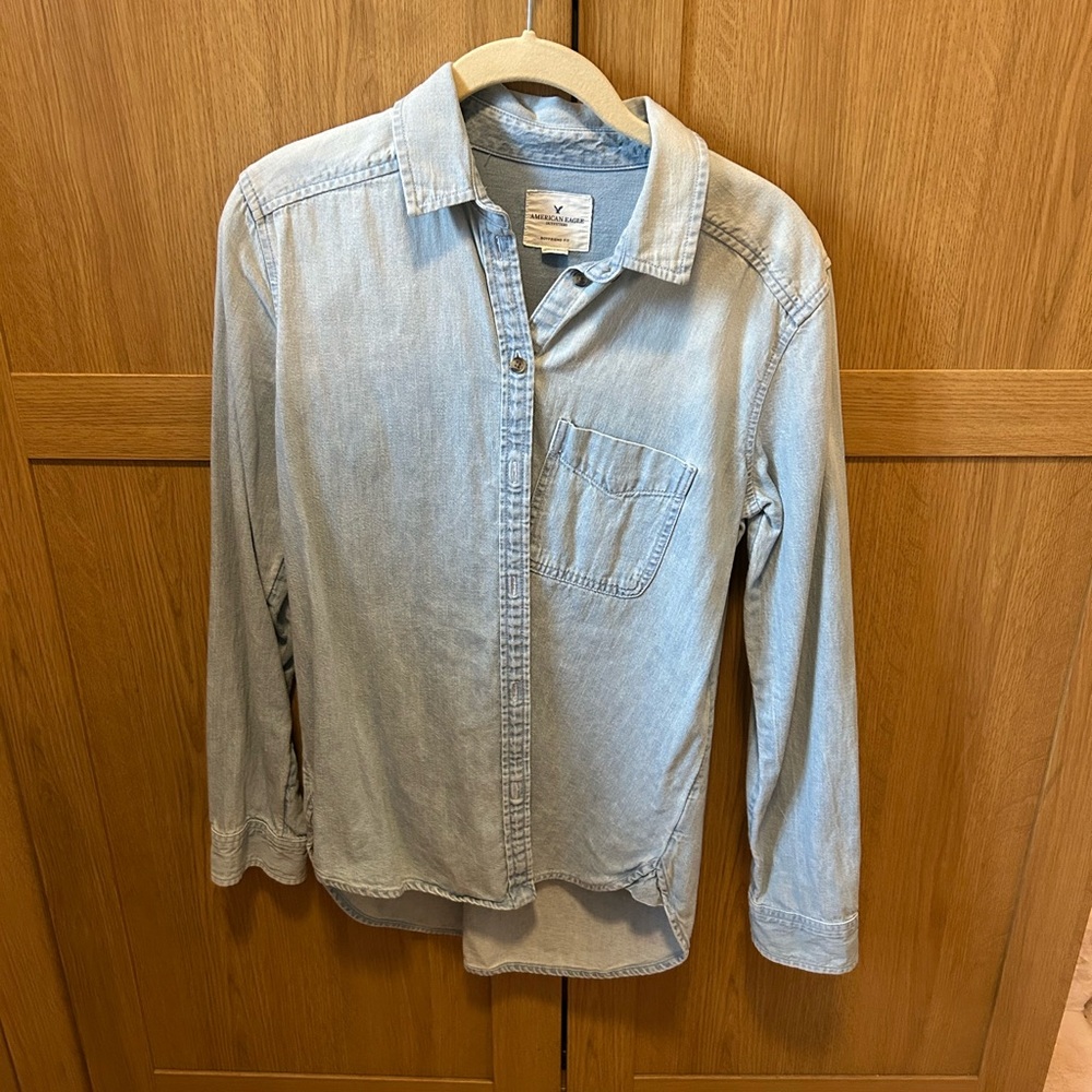American Eagle blue denim button up shirt